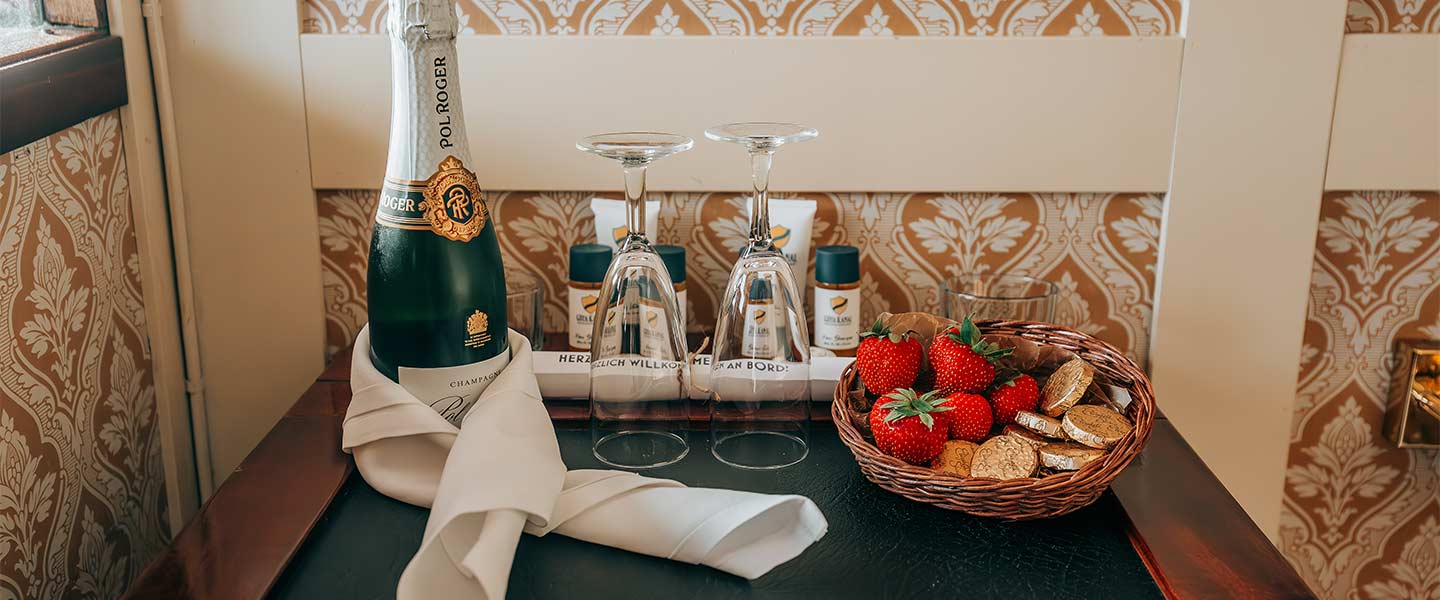 Champagne and fruit upon arrival in an A-cabin